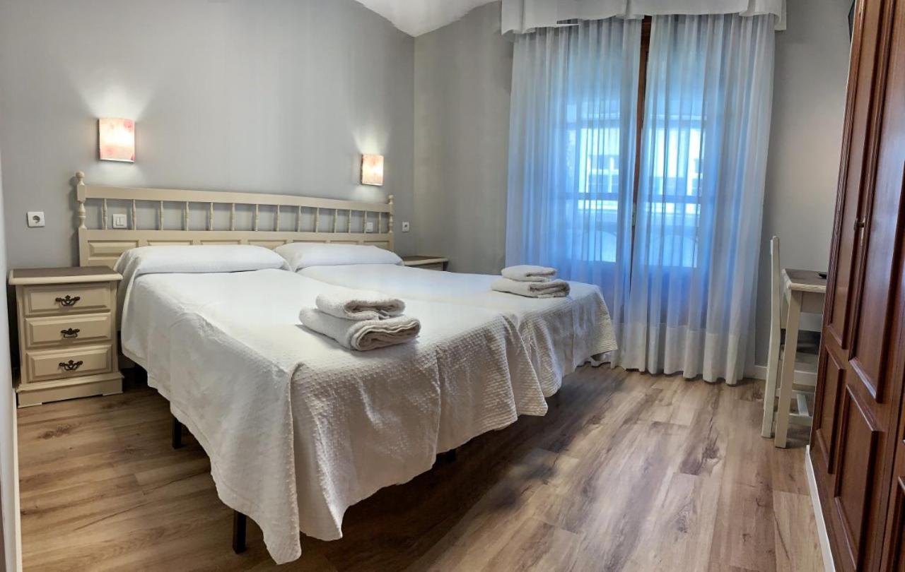 Hostal Restaurante Mendez Вильяфранка-дель-Бьерсо Экстерьер фото