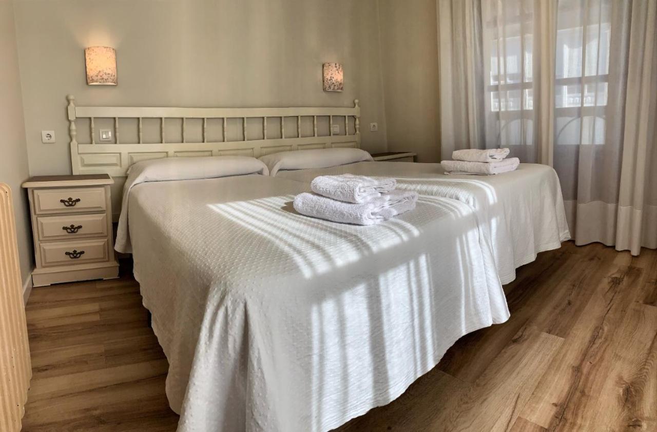 Hostal Restaurante Mendez Вильяфранка-дель-Бьерсо Экстерьер фото
