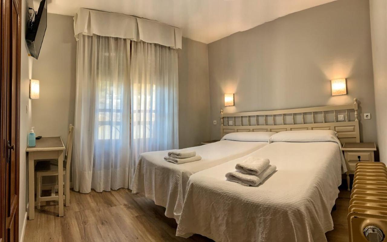 Hostal Restaurante Mendez Вильяфранка-дель-Бьерсо Экстерьер фото