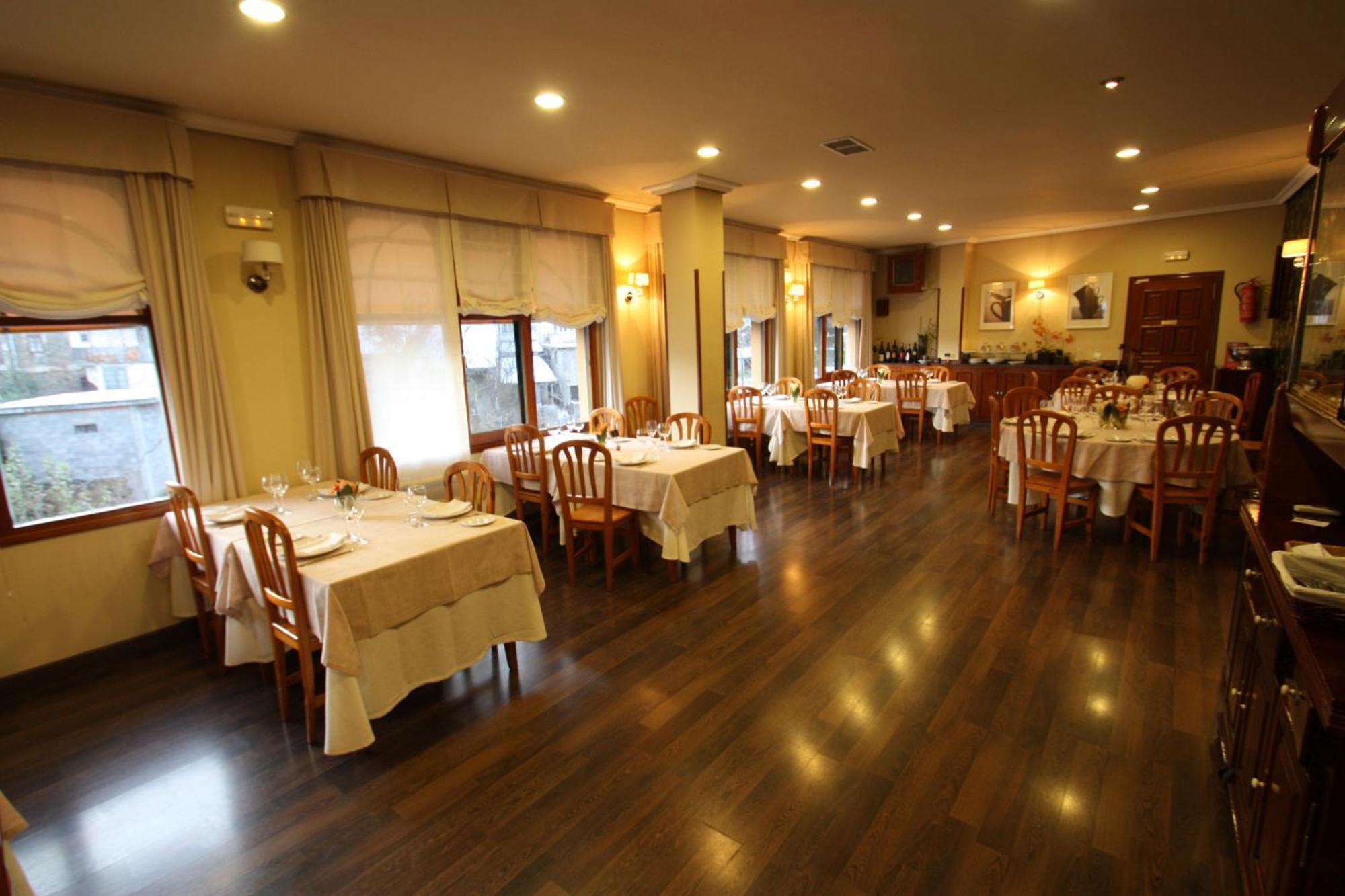 Hostal Restaurante Mendez Вильяфранка-дель-Бьерсо Экстерьер фото