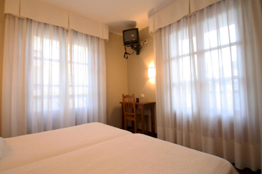 Hostal Restaurante Mendez Вильяфранка-дель-Бьерсо Экстерьер фото
