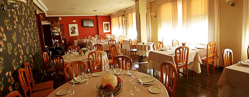 Hostal Restaurante Mendez Вильяфранка-дель-Бьерсо Экстерьер фото